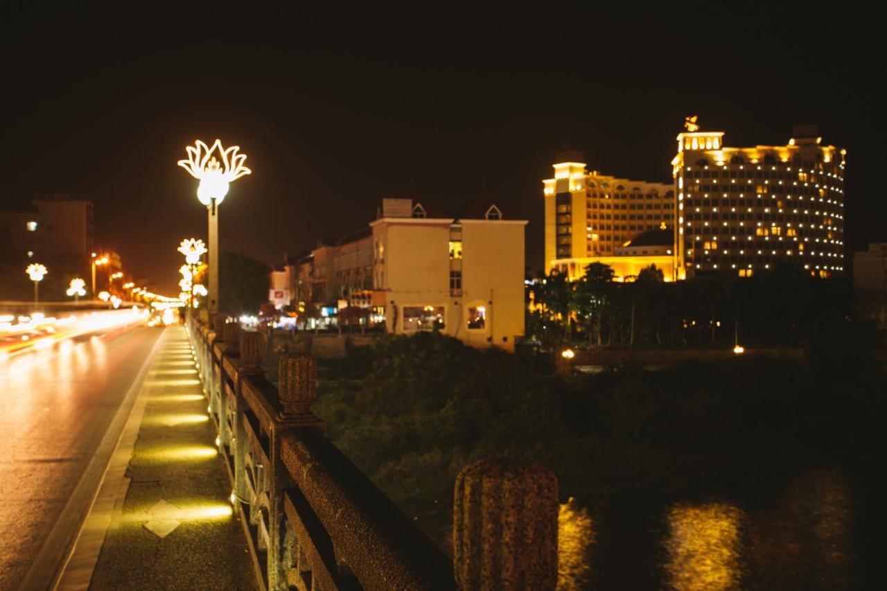 Hong Van Grand Hotel Mong Cai ภายนอก รูปภาพ