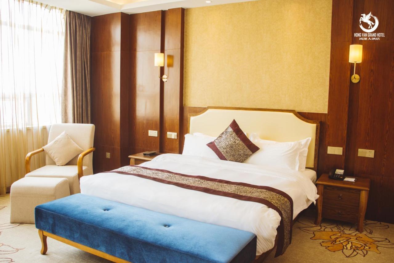 Hong Van Grand Hotel Mong Cai ภายนอก รูปภาพ