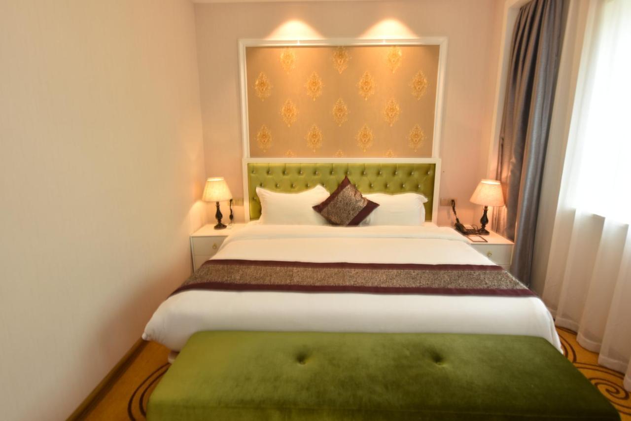 Hong Van Grand Hotel Mong Cai ภายนอก รูปภาพ