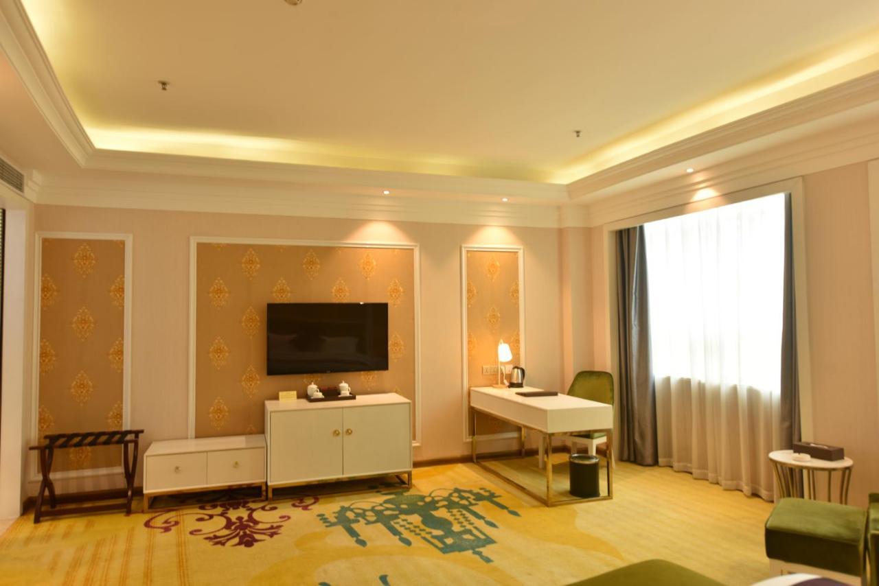 Hong Van Grand Hotel Mong Cai ภายนอก รูปภาพ