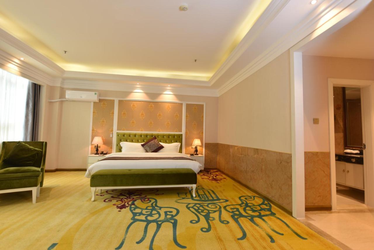 Hong Van Grand Hotel Mong Cai ภายนอก รูปภาพ