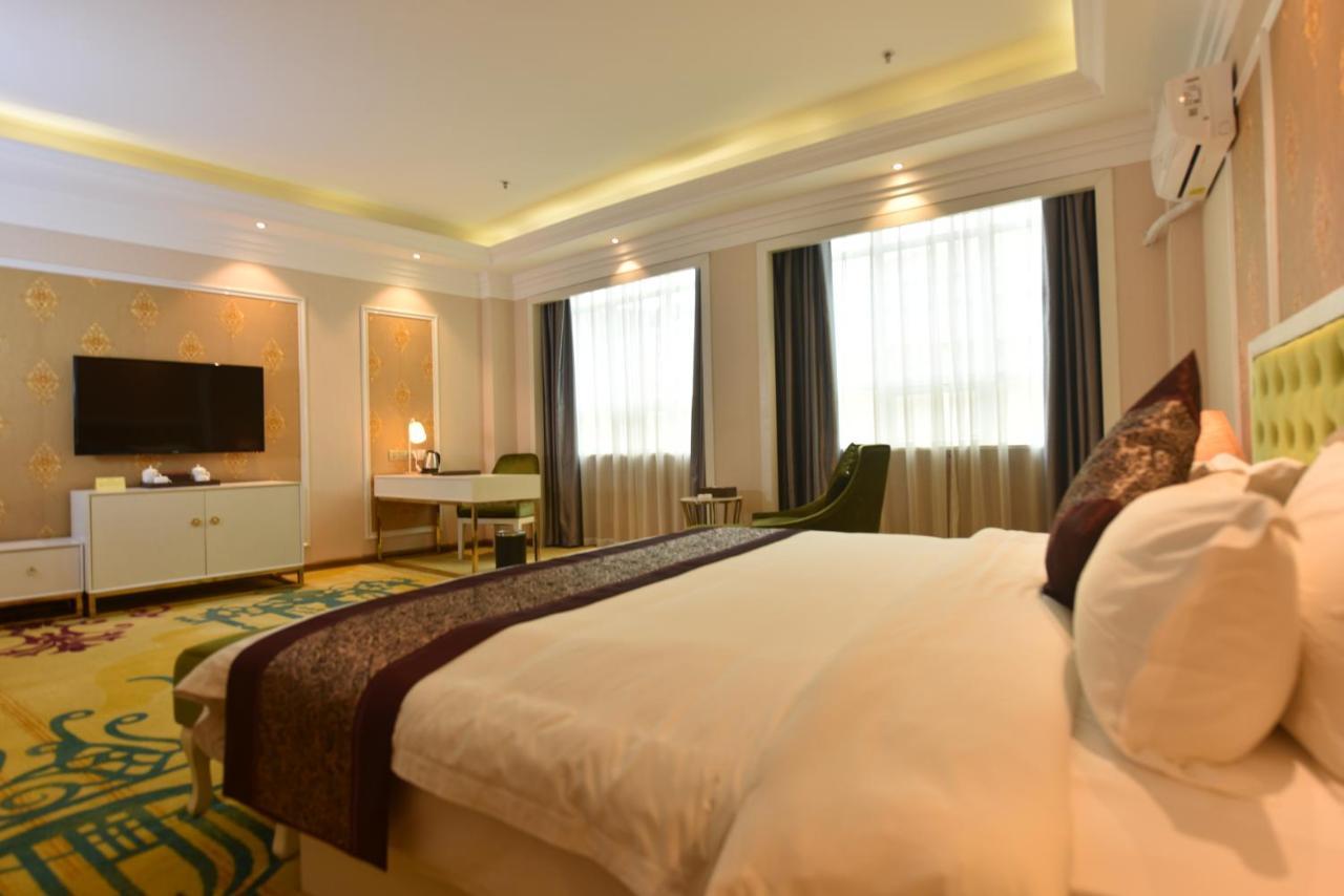 Hong Van Grand Hotel Mong Cai ภายนอก รูปภาพ