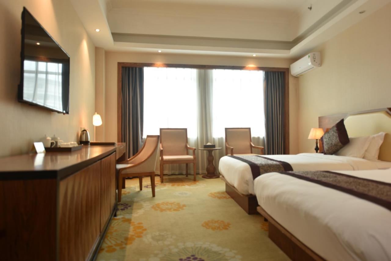 Hong Van Grand Hotel Mong Cai ภายนอก รูปภาพ