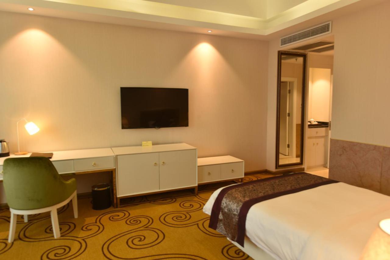 Hong Van Grand Hotel Mong Cai ภายนอก รูปภาพ