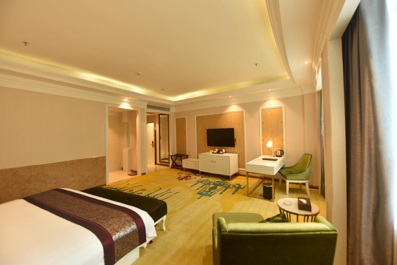 Hong Van Grand Hotel Mong Cai ภายนอก รูปภาพ