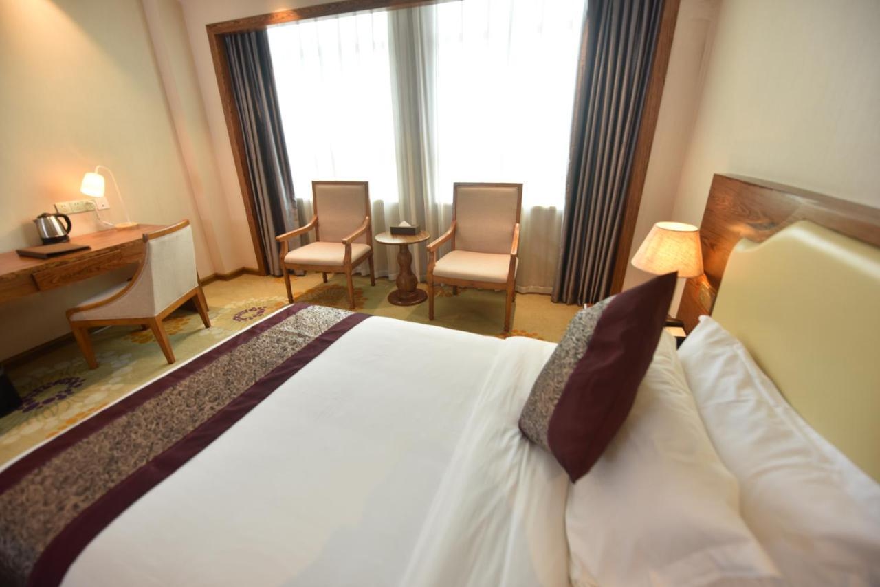 Hong Van Grand Hotel Mong Cai ภายนอก รูปภาพ