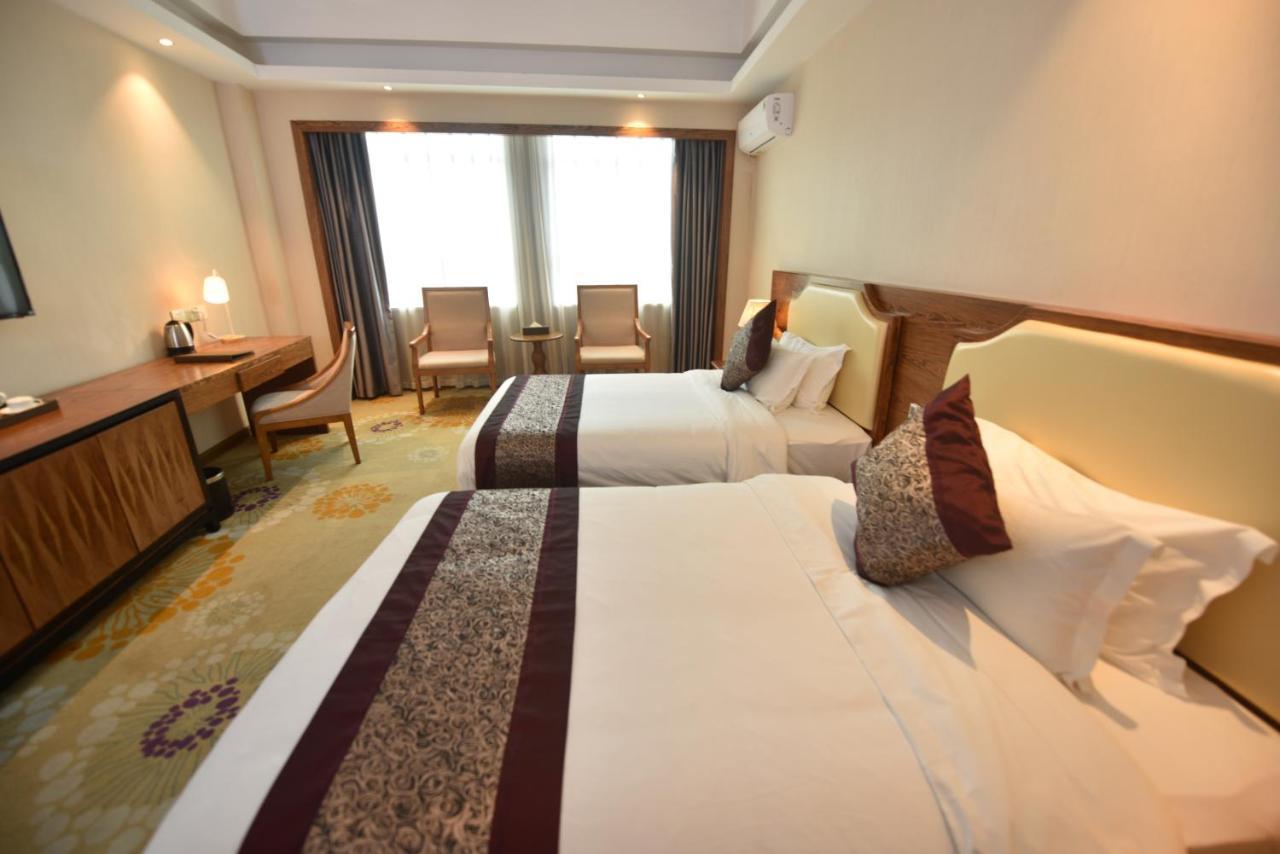 Hong Van Grand Hotel Mong Cai ภายนอก รูปภาพ