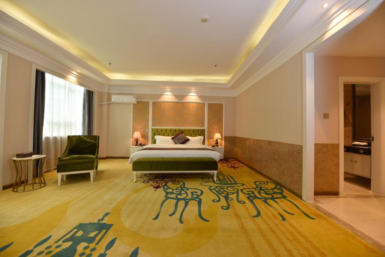Hong Van Grand Hotel Mong Cai ภายนอก รูปภาพ