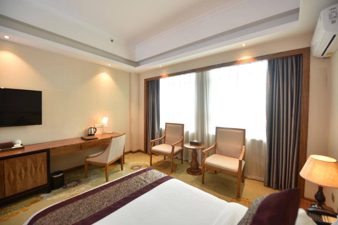 Hong Van Grand Hotel Mong Cai ภายนอก รูปภาพ