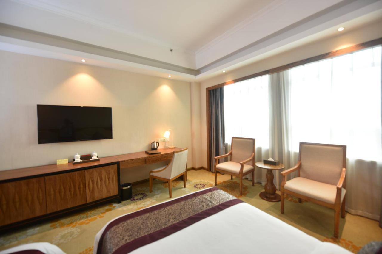 Hong Van Grand Hotel Mong Cai ภายนอก รูปภาพ