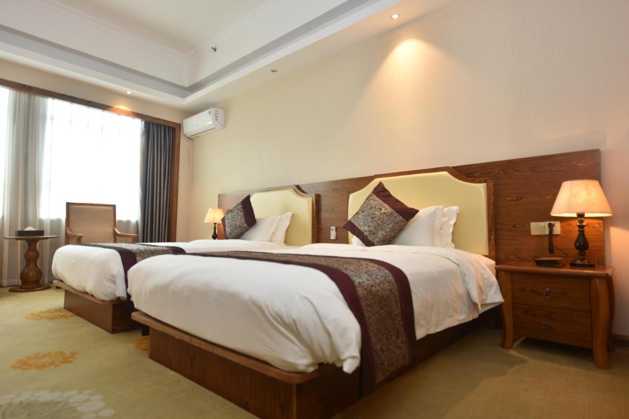 Hong Van Grand Hotel Mong Cai ภายนอก รูปภาพ