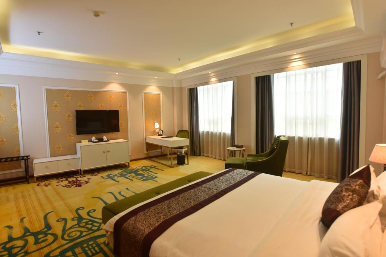 Hong Van Grand Hotel Mong Cai ภายนอก รูปภาพ