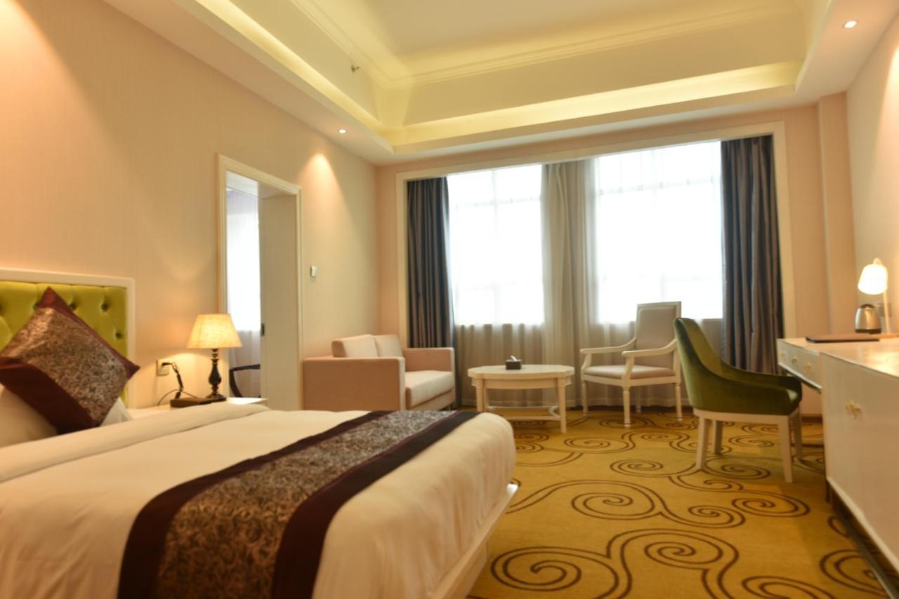 Hong Van Grand Hotel Mong Cai ภายนอก รูปภาพ