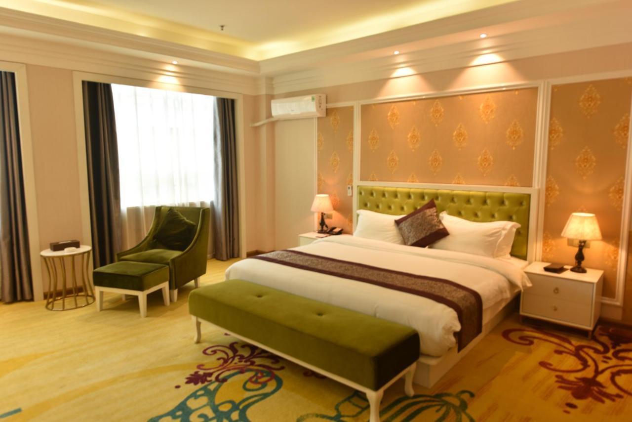 Hong Van Grand Hotel Mong Cai ภายนอก รูปภาพ