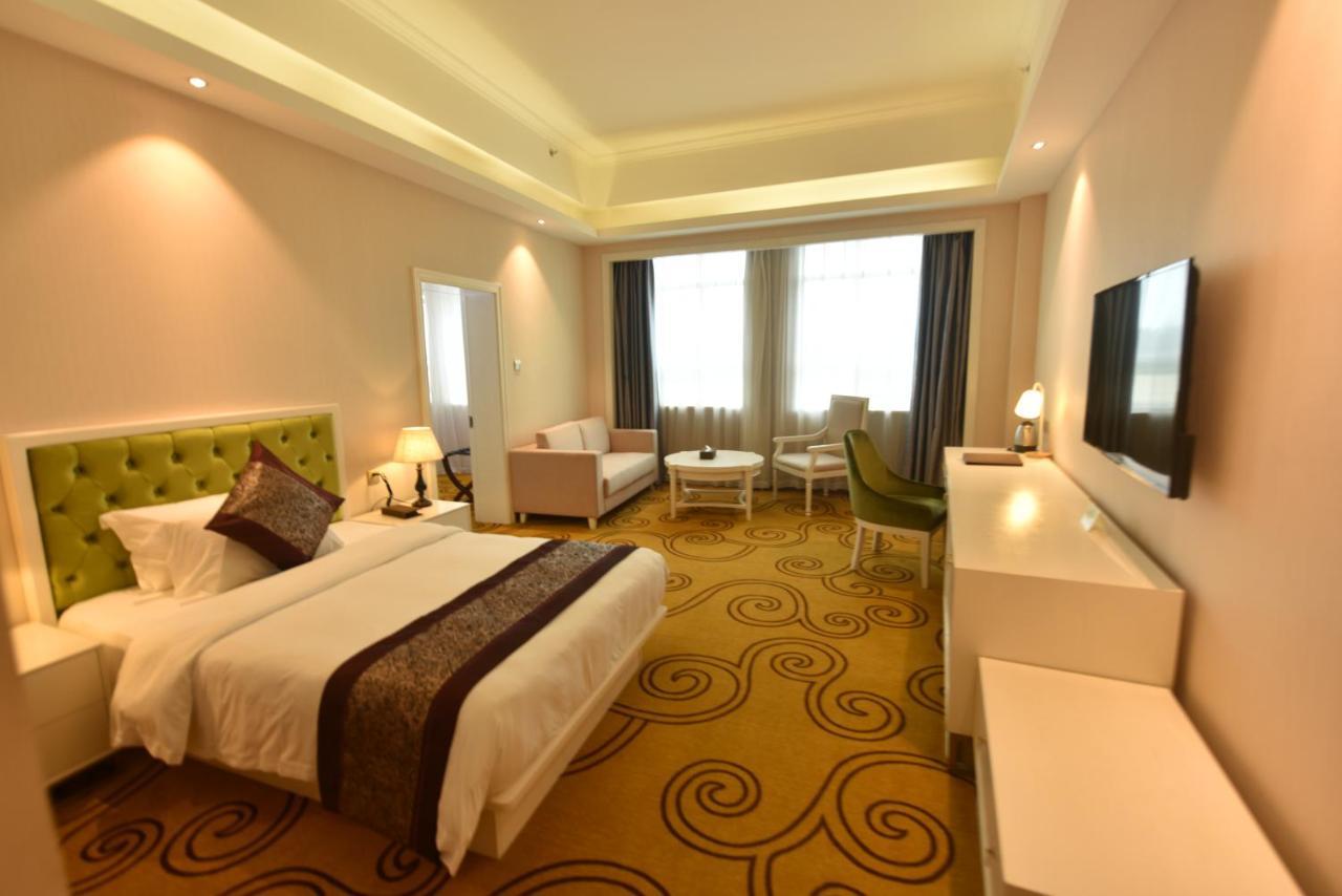 Hong Van Grand Hotel Mong Cai ภายนอก รูปภาพ
