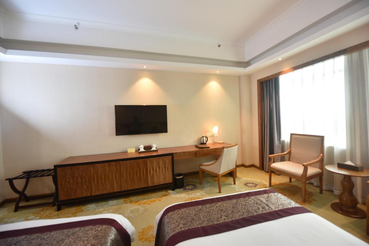 Hong Van Grand Hotel Mong Cai ภายนอก รูปภาพ