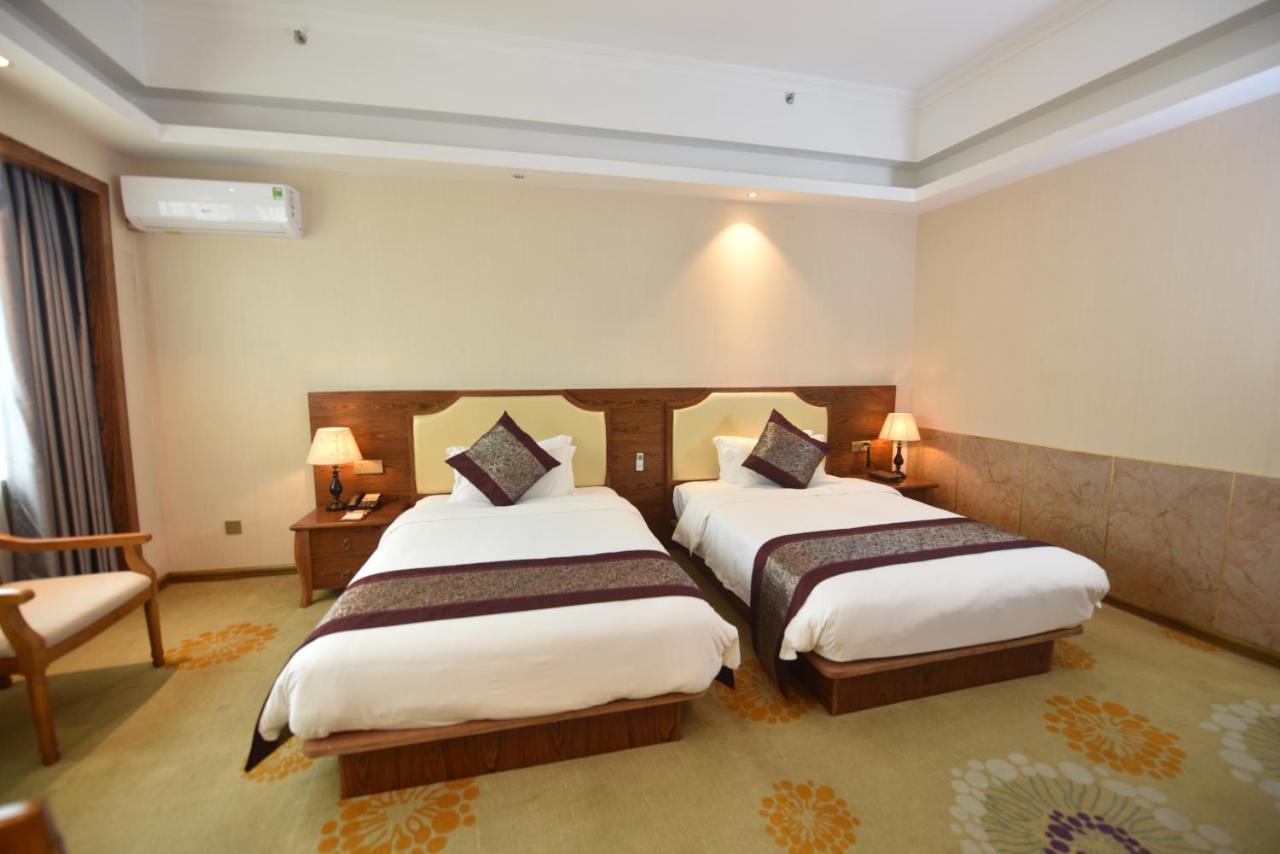 Hong Van Grand Hotel Mong Cai ภายนอก รูปภาพ
