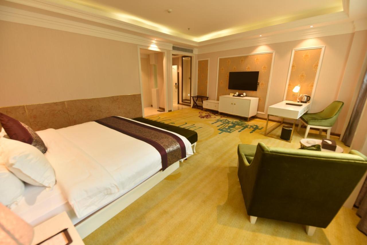 Hong Van Grand Hotel Mong Cai ภายนอก รูปภาพ