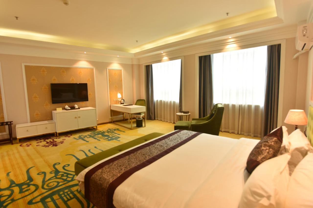 Hong Van Grand Hotel Mong Cai ภายนอก รูปภาพ
