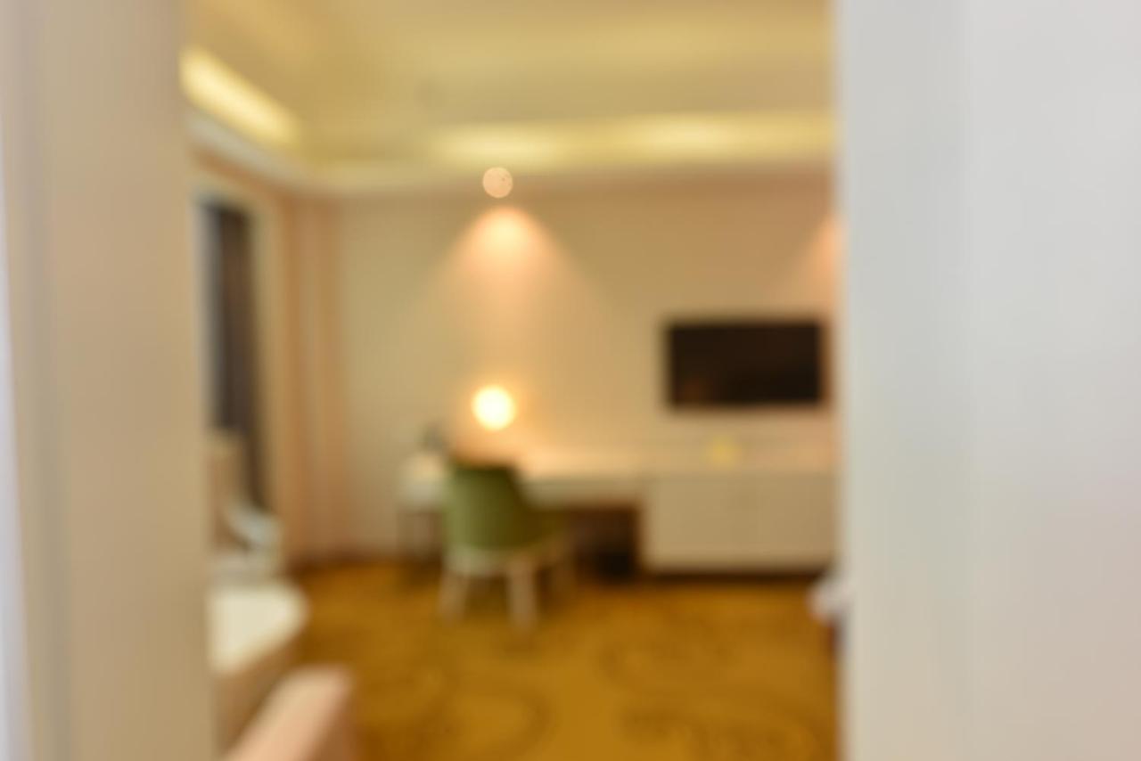Hong Van Grand Hotel Mong Cai ภายนอก รูปภาพ
