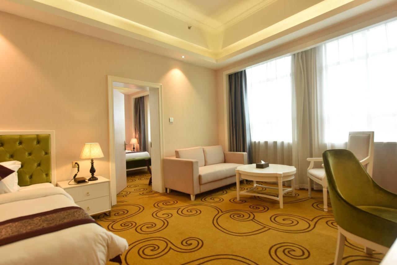 Hong Van Grand Hotel Mong Cai ภายนอก รูปภาพ