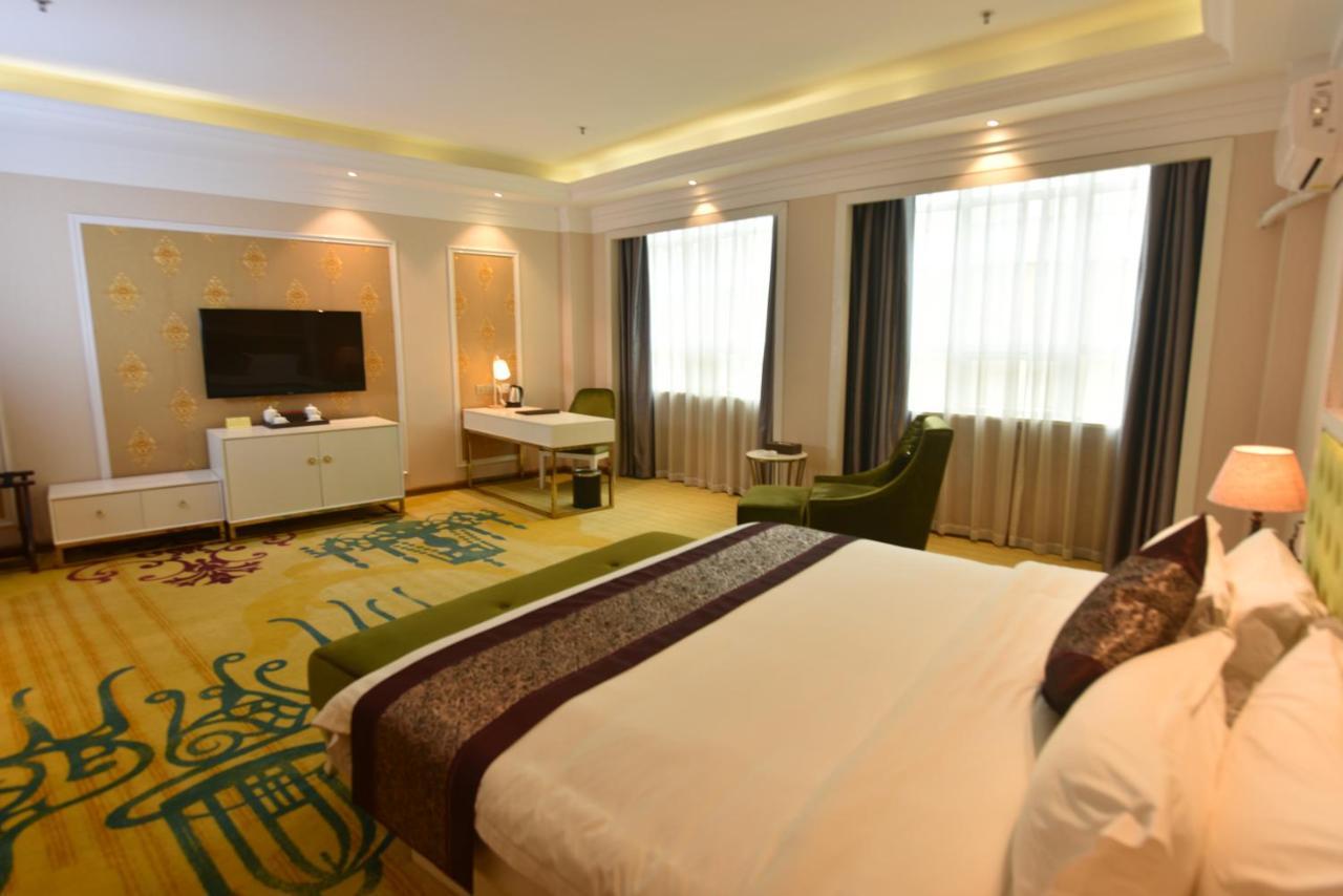 Hong Van Grand Hotel Mong Cai ภายนอก รูปภาพ
