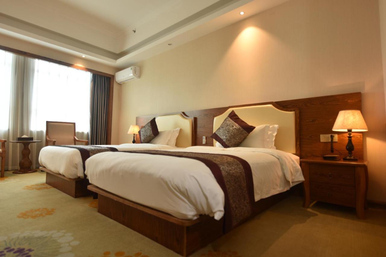 Hong Van Grand Hotel Mong Cai ภายนอก รูปภาพ