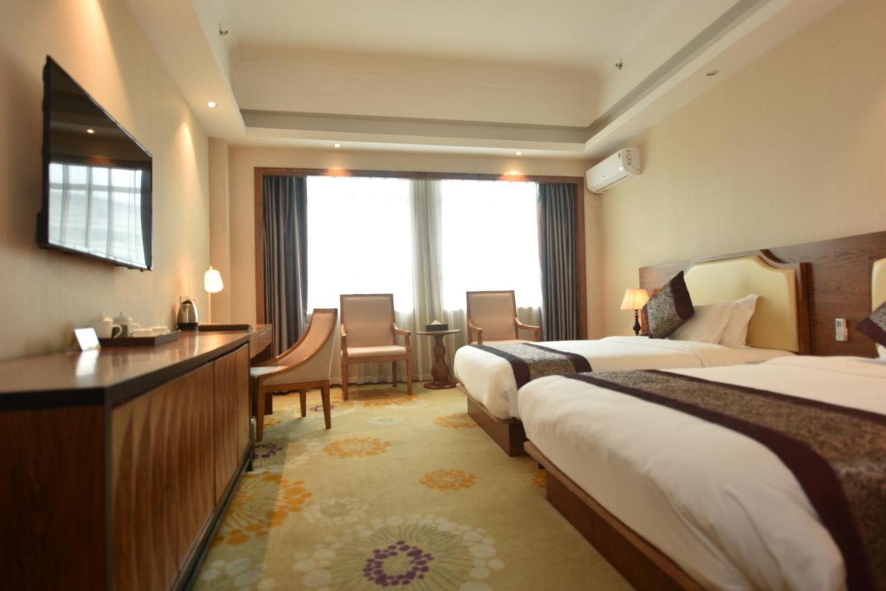 Hong Van Grand Hotel Mong Cai ภายนอก รูปภาพ